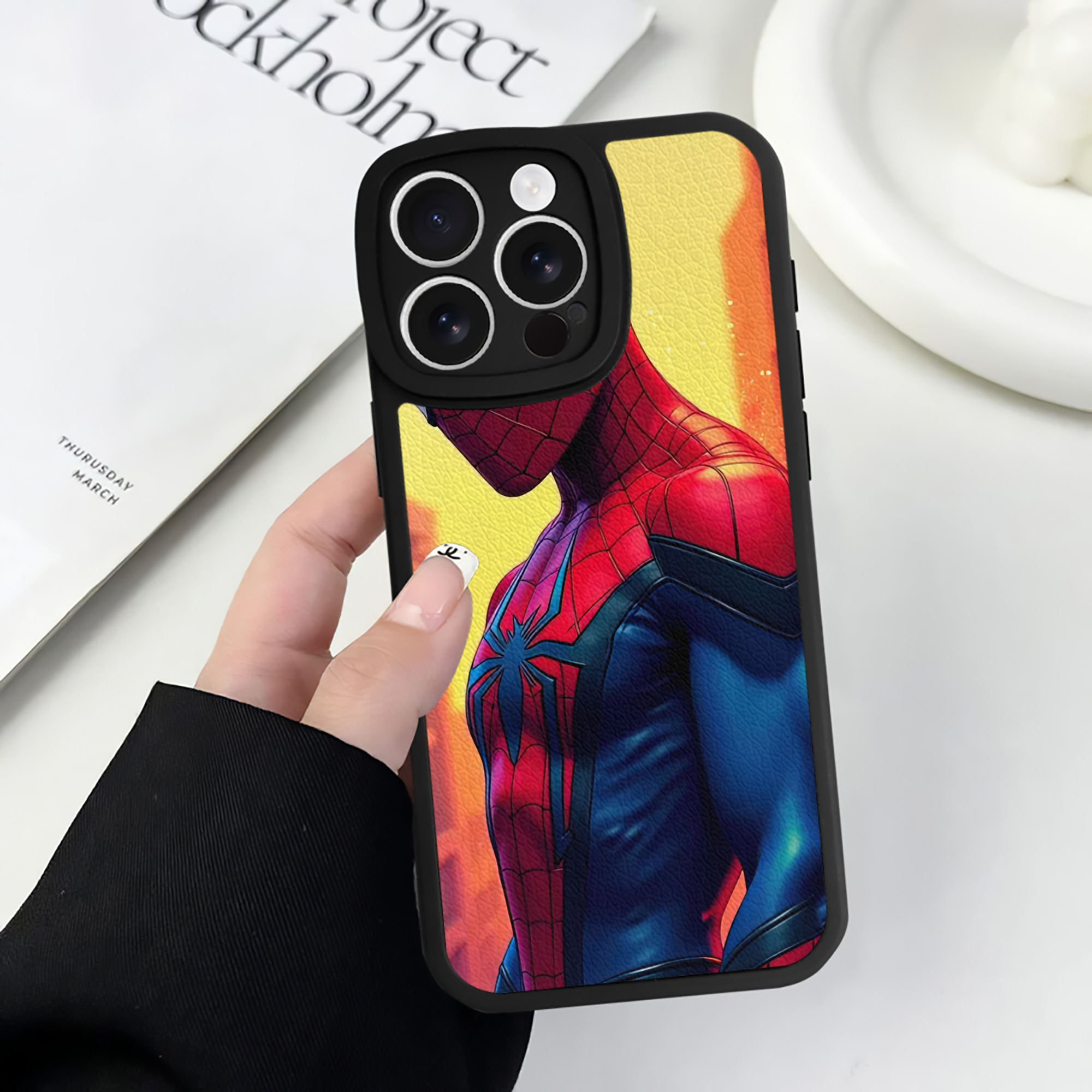 Spider Man スパイダーマン 【iPhone 16シリーズ対応】シリコンスマホケース（レザー調） 材質：シリコン